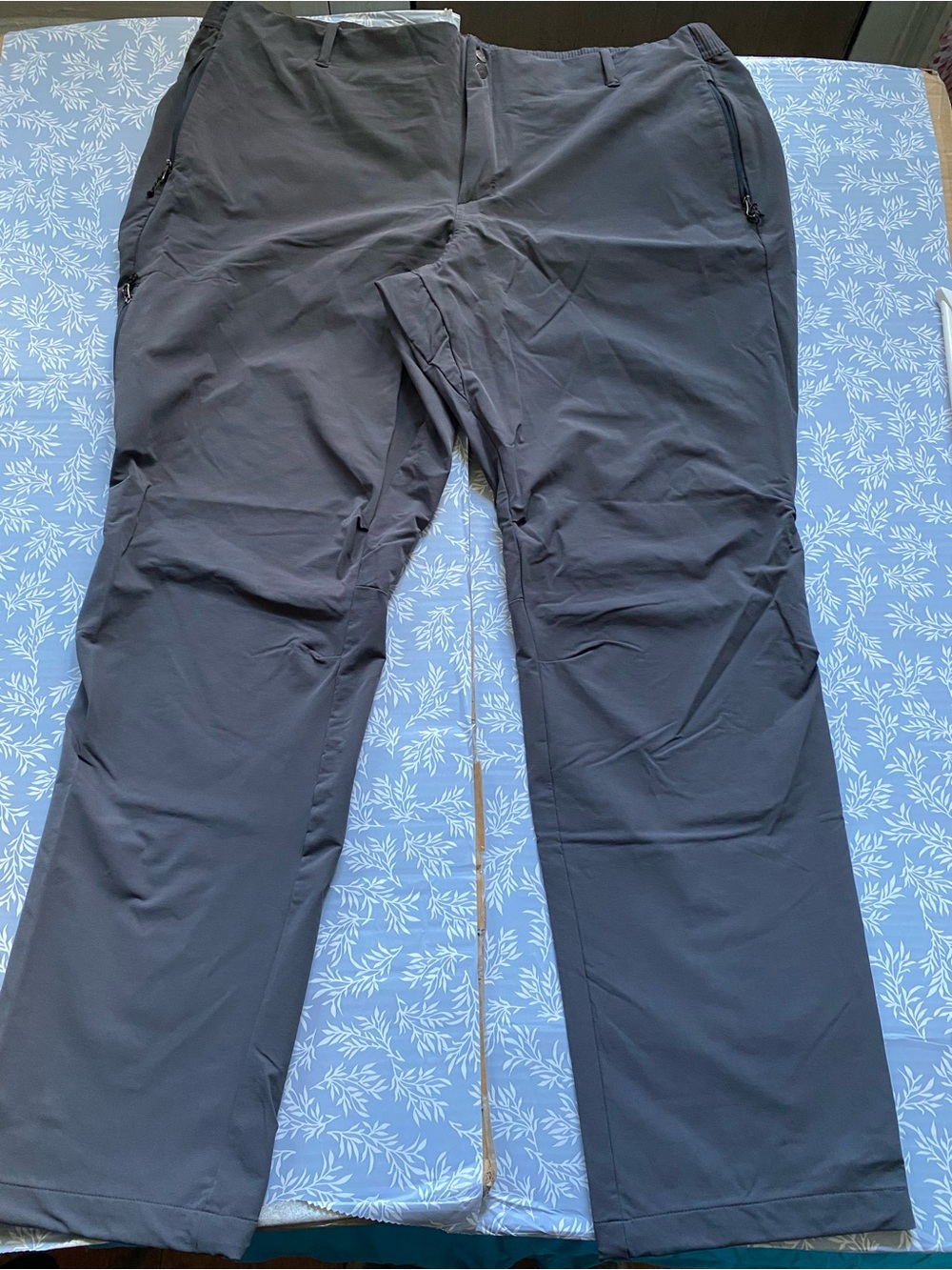 REI Men's Black Cargo Stretch Pants